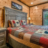Отель Honeysuckle Hill 2 Bedroom Cabin by RedAwning, фото 7