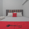 Отель RedDoorz near RS Harapan Bersama, фото 4