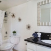 Отель Luxurious 2BD & Den Hollywood Apartment, фото 9