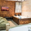Отель Country Suites with Jaccuzzi & Pool, фото 9