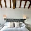 Отель Stunning Estate Sleeps 22 Private Parking & Garden, фото 8