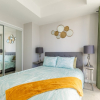 Отель Stylish 1 BD with Tower Views. Apt 3309 в Торонто