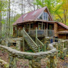 Отель Bear Creek Lodge and Cabins in Helen Ga - Pet Friendly, River on Property, Walking Distance to downt, фото 27
