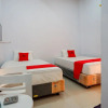 Отель RedDoorz near Betoambari Airport Bau Bau, фото 12