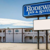 Отель Riverton Inn & Suites, фото 1