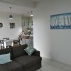 Отель Cosy Two Bedroom Apartment With Pool and Parking, фото 5