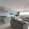 Отель Apartment 3 Waterstone House - Sea Front Apartment Hot Tub, фото 5