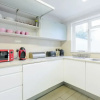 Отель Bright Welcoming Apartment With Terrace, Fulham 3 bed, фото 5