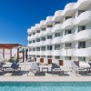 Отель Inturotel Cala Esmeralda Beach Hotel & Spa - Adults Only в Кале д'Ор