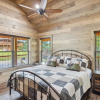 Отель Antler Ridge 3 Bedroom Cabin by RedAwning, фото 12