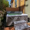 Отель FOUR Condo with Columbia River Gorge View and Hot Tub by RedAwning в Худ-Ривере