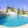 Отель Charming 2 bedroom apartment 'DC11' - with communal pool and resort facilities, Helios Heights villa, фото 10