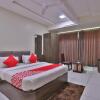 Отель OYO 29107 Hotel The Gulmohar Inn, фото 12