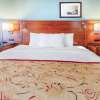 Отель Days Inn & Suites by Wyndham St. Ignace Lakefront в Сент-Игнасе