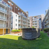 Отель Central Garden View | Modern 2 Bedroom 2 bathroom Apartment | Balcony, фото 18