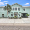 Отель Flamingo House 4 Bedroom Home by RedAwning, фото 25