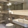Отель 54 Queens Gate Hotel, фото 9