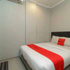 Отель RedDoorz Plus near Radio Dalam 3, фото 11
