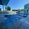 Отель Spacious River view 3 Bdrm Apt with 2 Car spaces, фото 2