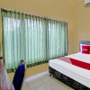 Отель Oyo 91572 Kost Esklusif Barokah, фото 10
