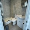 Отель Double room with private bathroom in Basingstoke, фото 5