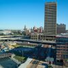 Отель Buffalo Marriott at LECOM HARBORCENTER, фото 7