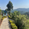 Отель Bwindi Neckview Lodge, фото 1