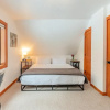 Отель Indigo Owl by Avantstay Cabin w/ Firepit Minutes to Lake & Slopes, фото 5