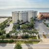 Отель Destin on the Gulf 501 is a Beautiful Gulf Front 5th Floor with Free Beach Service by RedAwning, фото 44