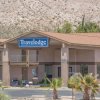 Отель Travelodge Inn and Suites Yucca Valley/Joshua Tree National Park в Юкка-Вэлли
