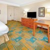 Отель La Quinta Inn & Suites by Wyndham Salt Lake City Airport, фото 2