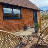 Отель The Cow Shed, Modern Barn Conversion, Kenilworth, фото 3