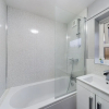 Отель Lovely! 2-bed House Located in Soke - on - Trent, фото 10