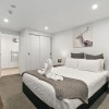 Отель Lakeside Living - Modern 2-Bedroom Apartment, фото 3