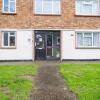 Отель Brambles House West Drayton 3 Bedroom в Лондоне