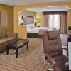 Отель La Quinta Inn & Suites by Wyndham Hot Springs в Хот-Спрингсе