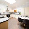 Отель Clifton Spacious 3 Bed Apt & Parking-Simply Check In, фото 15