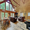 Отель The Bear Essentials Getaway W/ Hot Tub 3 Bedroom Cabin, фото 8