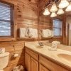 Отель Arrowhead Lodge - New Listing! 4 Bedroom Cabin by Redawning, фото 6