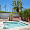 Отель Poolside Fun King Suite, фото 9