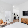 Отель Sosuite Studio Apt w W/d, Gym, Lounge, фото 3