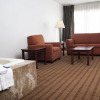 Отель Express Inn & Suites, фото 4