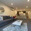 Отель The Gallery Luxe 1 BR Executive Apartment in the heart of Braddon Wine Secure Parking WiFi, фото 2