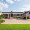 Отель Days Inn & Suites by Wyndham Tyler, фото 1