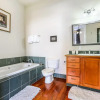 Отель Huge 4-BR 4-BTH Steps to FQ by Hosteeva, фото 3