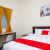 Отель RedDoorz near Kawasan Bandara Ahmad Yani Semarang 2, фото 4