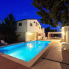 Отель Fantastic Holiday Home With Amazing Garden, Private Pool, Directly on the Beach, фото 10
