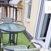 Отель Corporate 2Bed Apartment with Balcony & Free Parking Short Lets Serviced Accommodation Old Town Stev, фото 2