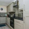 Отель Spacious 2nd Floor Apartment - King Size Bed & Free Parking, фото 6