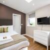 Отель South Woodford 2 Bed En-Suite House, фото 6